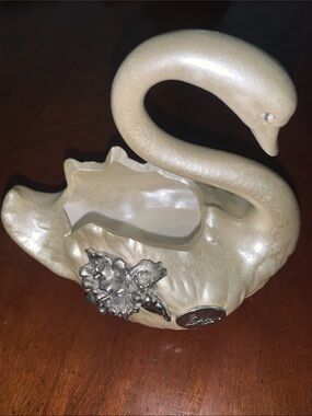 Handcrafted Ceramic Swan Planter - Pearl White Decorative Bowl